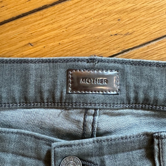 Mother Denim Looker Ankle Fray in color On the Moon; size 32 - Picture 3 of 6